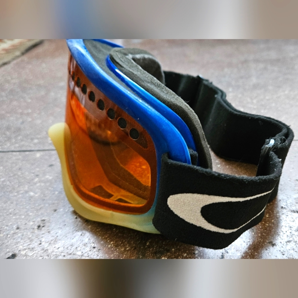 Ski Goggles - image 5